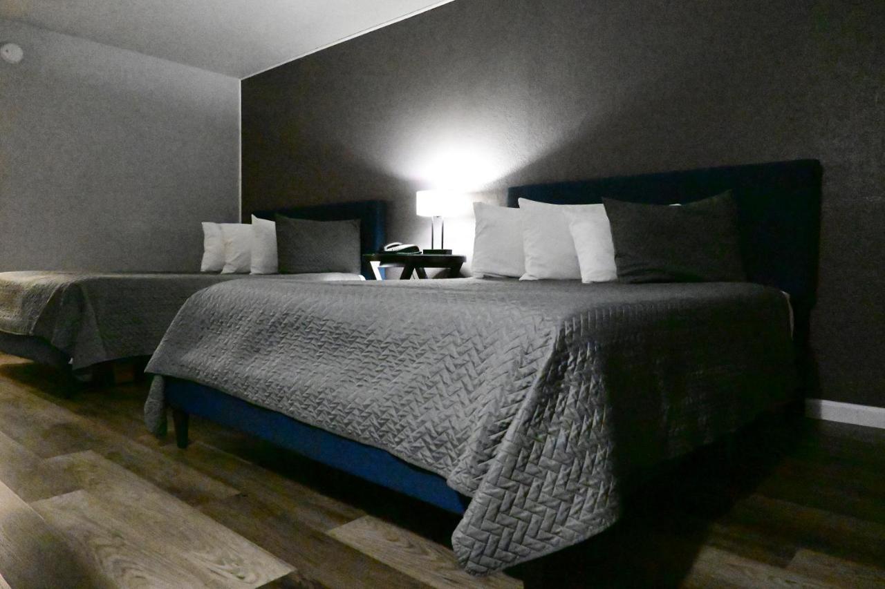 R Nite Star Inn And Suites -Home Of The Cowboys & Rangers Арлингтон Экстерьер фото